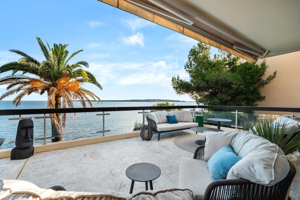 Seafront apartment Cannes